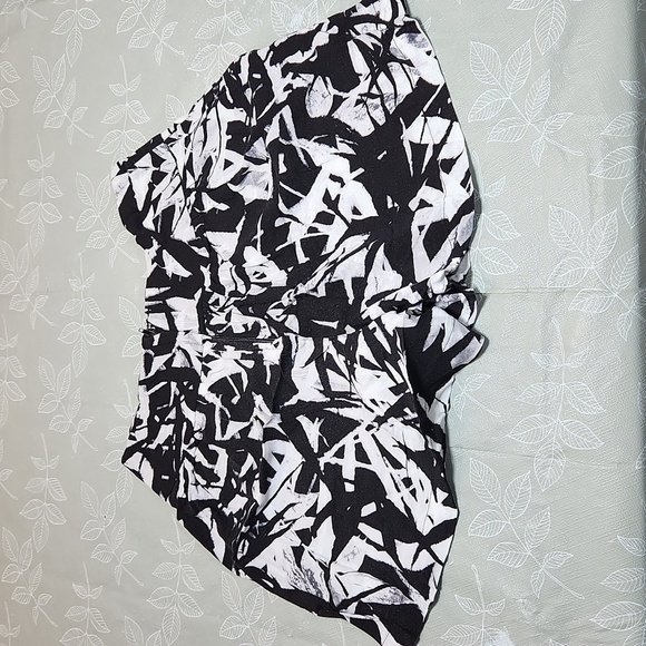 Dynamite Shorts - Picture 1 of 6